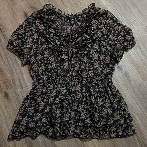 Apostrophe Floral Ruffle Short-Sleeve Peplum Top - Size Large Petite
